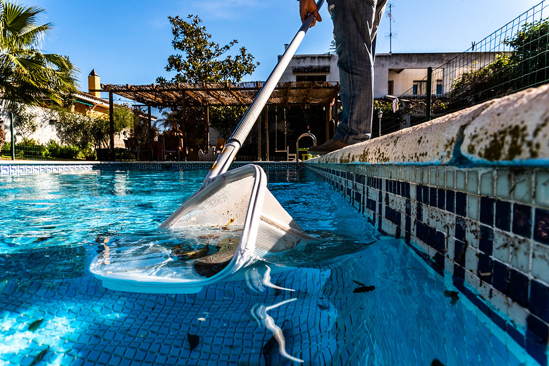 Pool servicing image